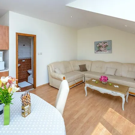 Pensionat Bellevue 2 *
